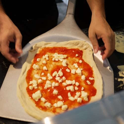 Image of a pizza peel